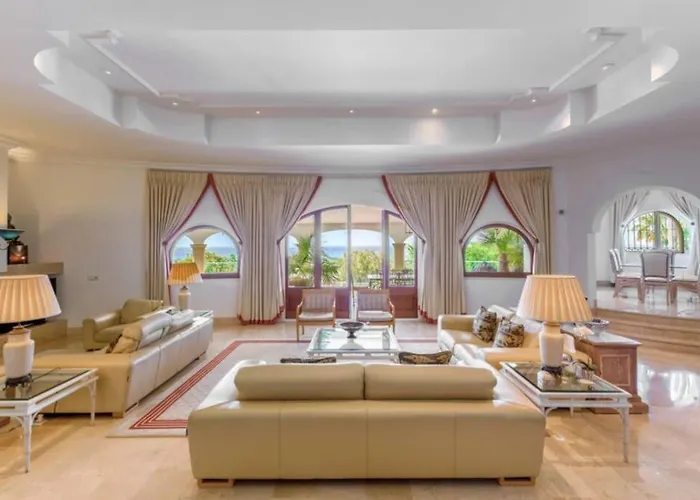 Palatial In Hacienda Chapas, Villa Marbella