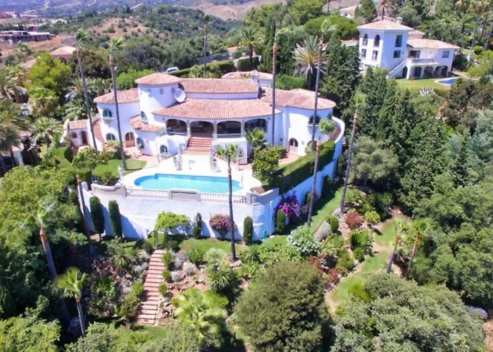 Villa Palatial In Hacienda Chapas, Marbella
