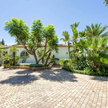 Villa Palatial In Hacienda Chapas, Marbella