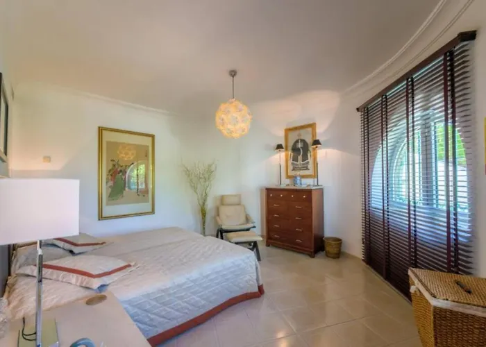 Villa Palatial In Hacienda Chapas, Marbella