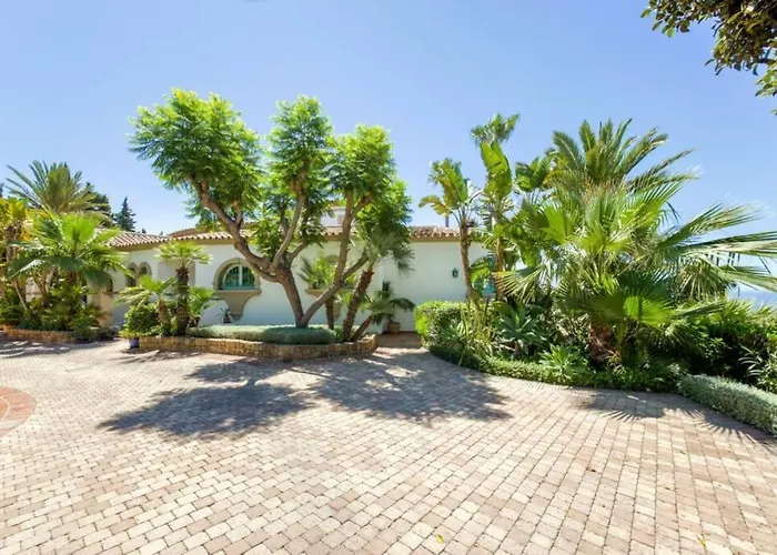 Villa Palatial In Hacienda Chapas, Marbella